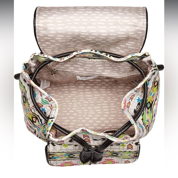 Sakroots Metro Mini Flap Backpack, Optic Spirit Wanderer. 
Pre~Loved 
EX COND!!